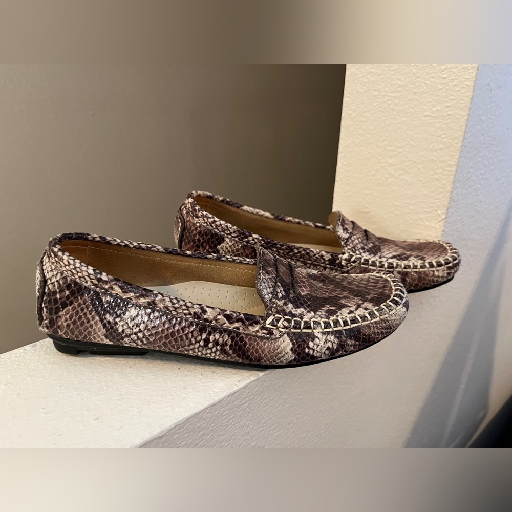 Impo Women’s Faux Snake Skin Slip On Loafer/Flat Shoe. Size 7. NWOT.